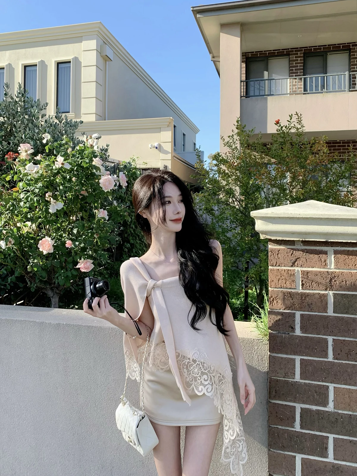 

Сексуальный вязаный топ с кружевной отделкой и асимметричным подолом, женская мода 2026, новинка JustQin Brisi, эстетичный трикотаж с коротким рукавом