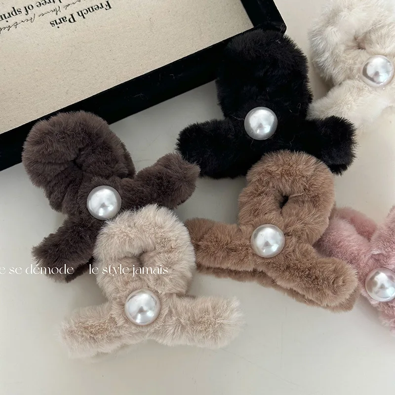 New Pearl Faux Fur Hair Claw Clips Medium Cross Geometric Solid Color Plush Shark Clip Clamps Grab Women Hair Accessories