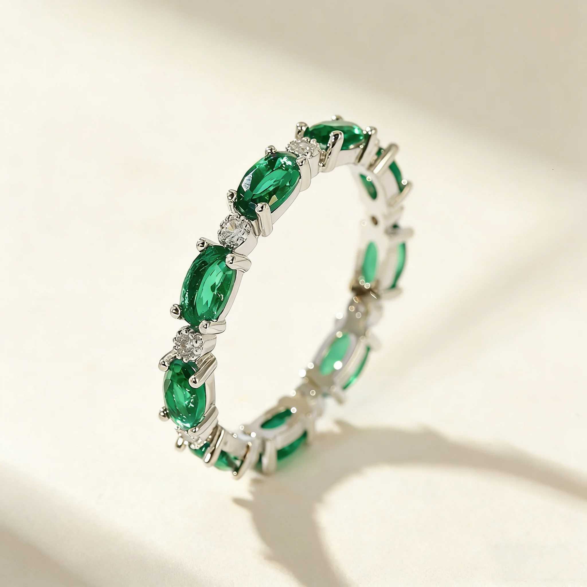 Zierlicher grüner Kristall-Versprechensring mit weißen Zirkonia-Steinen, Vintage-Statement-Schmuck für Frauen, bedeutungsvolle Geschenke zum Hochzeitstag – Detail 3