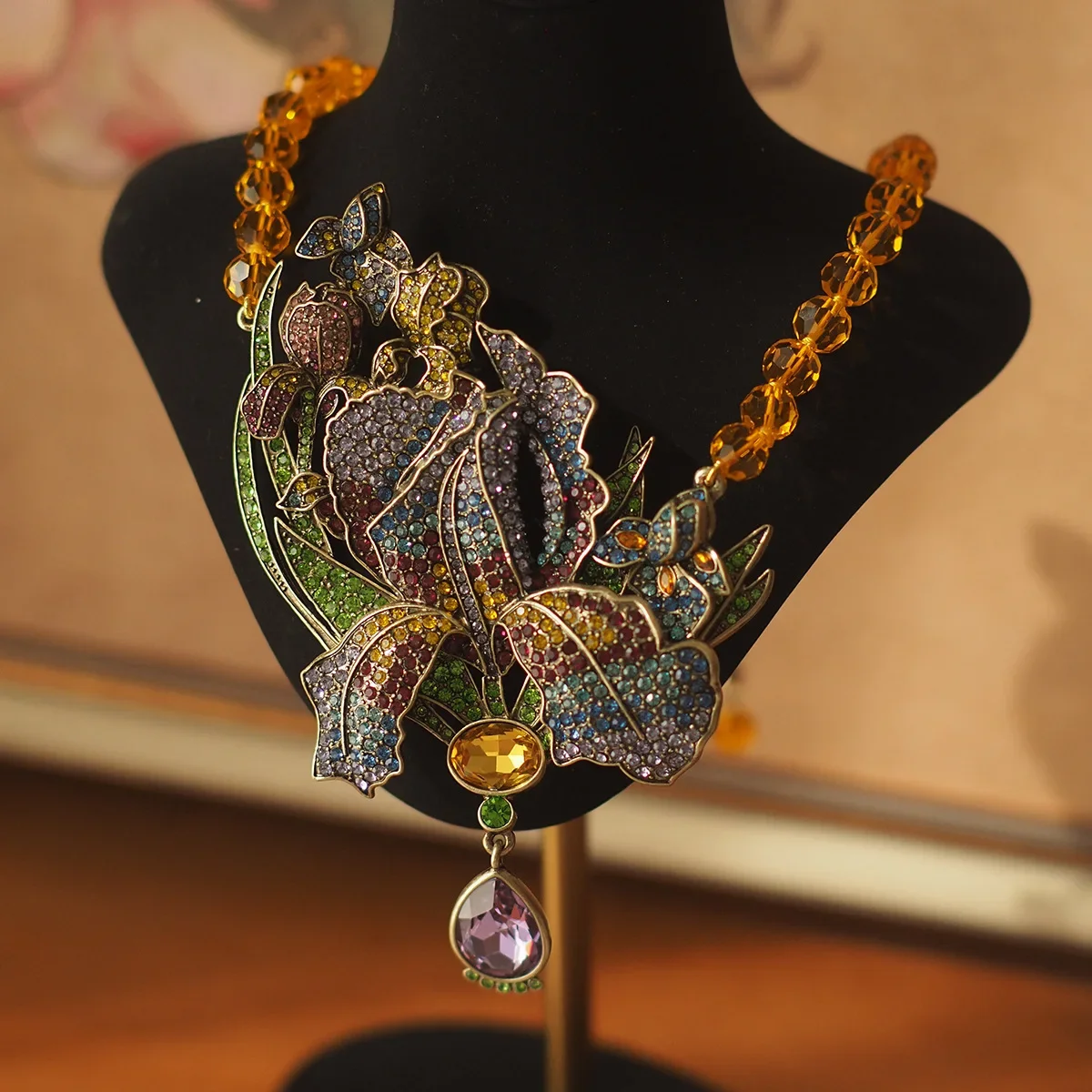 

Gao Ding, A Well-known Designer in Europe and America, with The Same Heavy Industry Luxury Inlaid Colorful Crystal Necklace