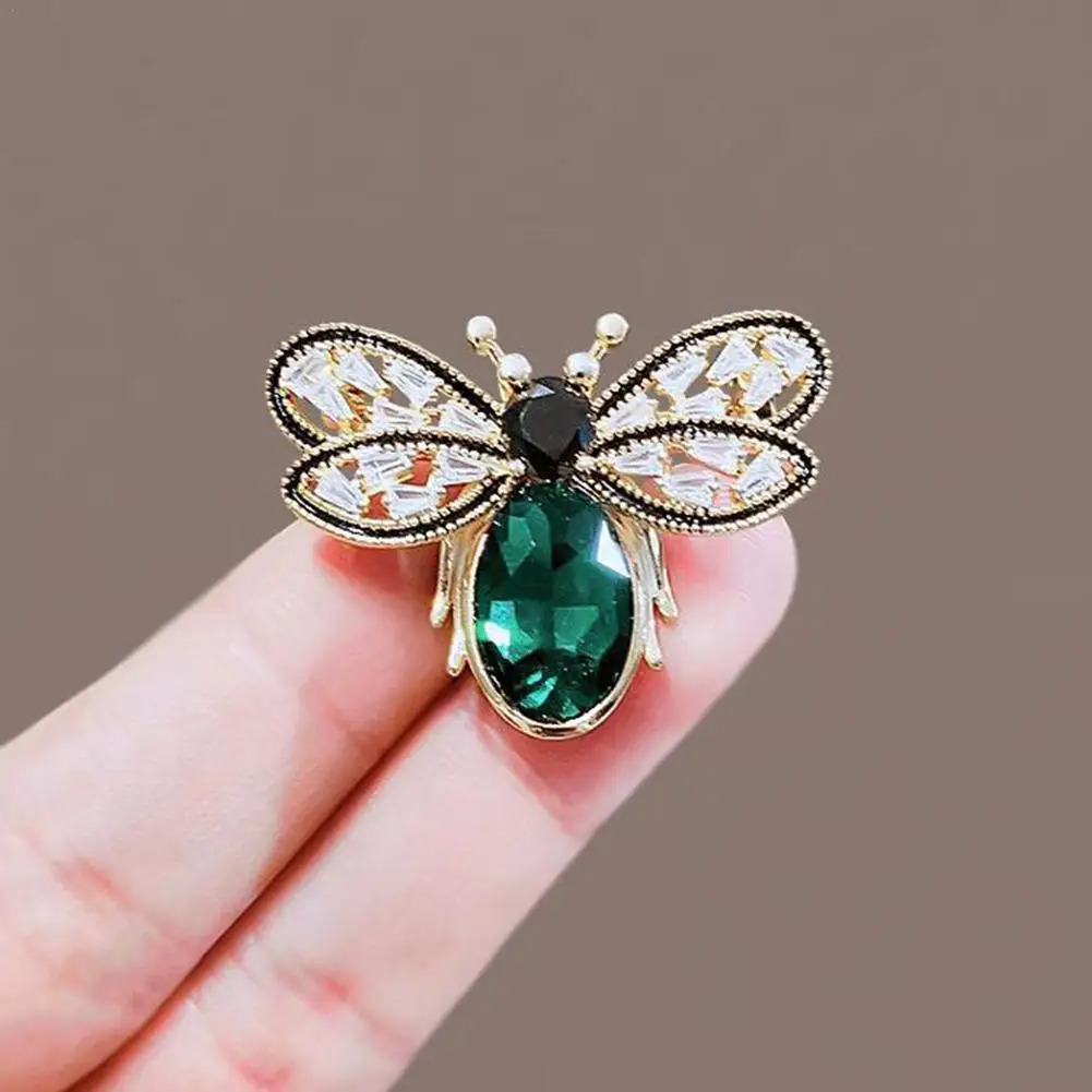 Luxury Full Rhinestone Flying Bee Brooch For Women Exquisite Crystal Insect Lapel Pins Animal Buckle Badge Party Jewelry