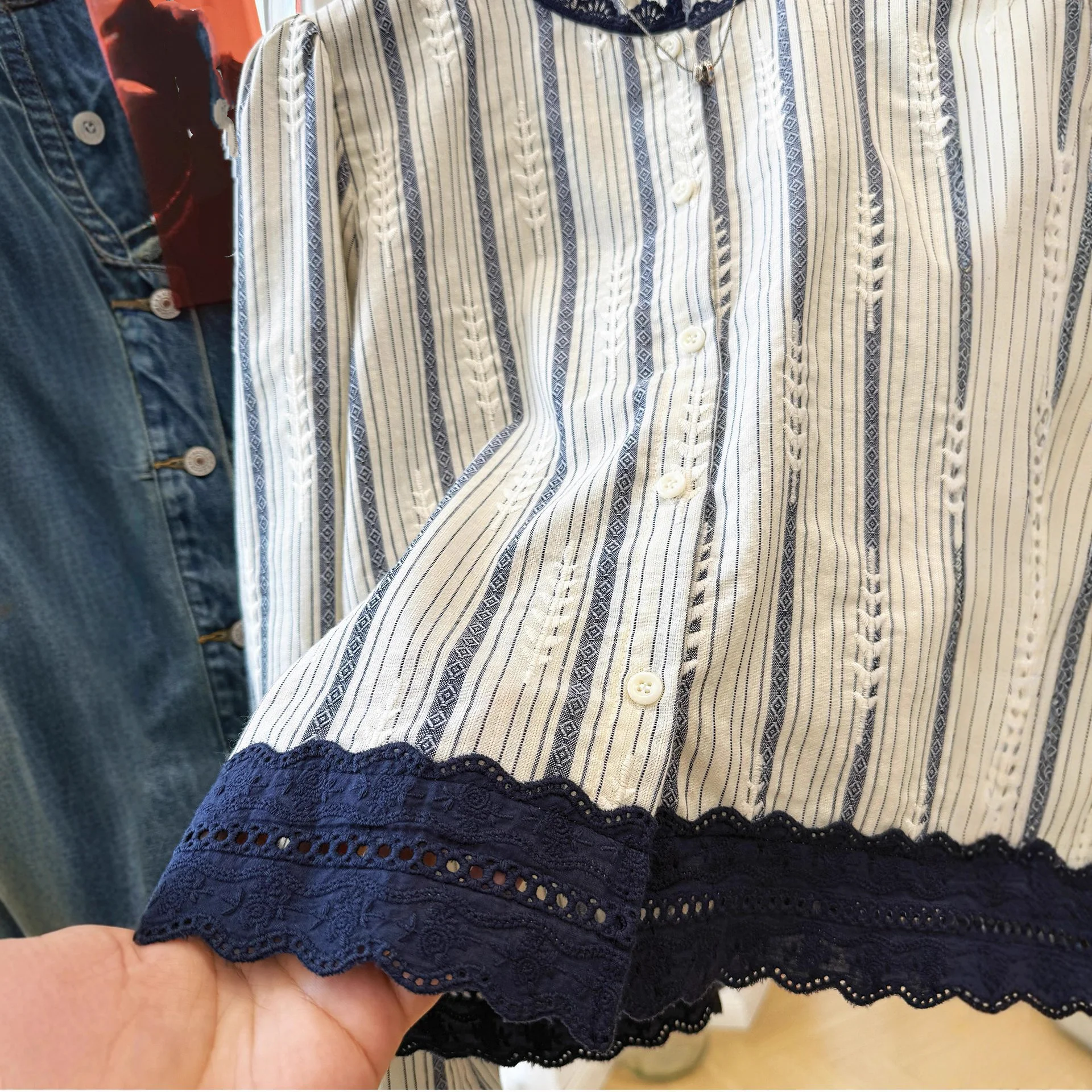 Damska bluzka w paski z koronk – Embroidery Blouse recenzja i cena
