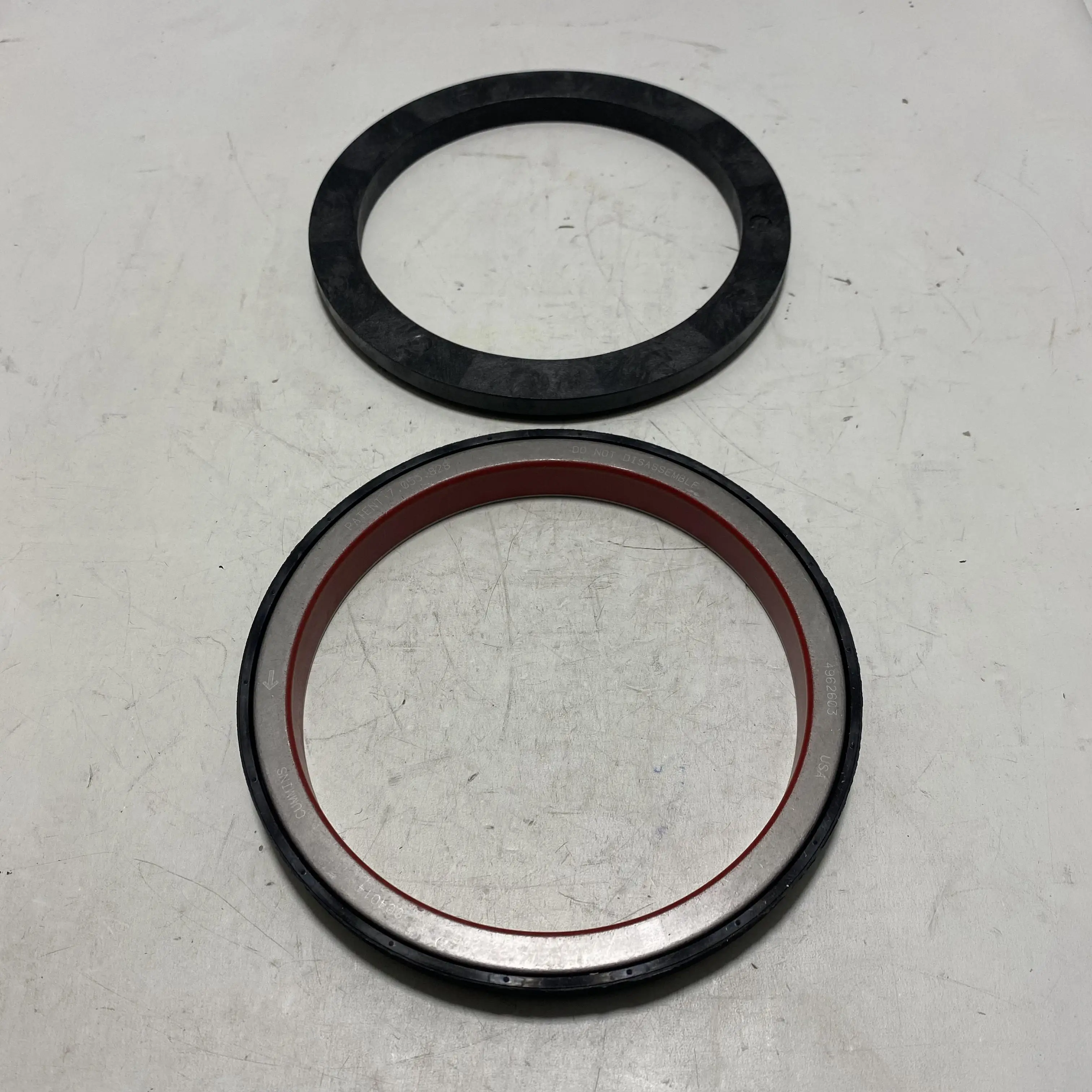 Cummins oil seal accessories 4965569 crankshaft rear oil seal cummins QSX15 ISX15 X15 Engineering machinery engine gasket