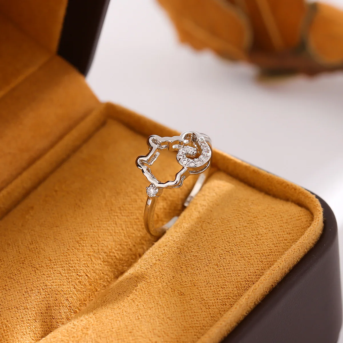Exquisite Popular New Personality Animal 925 Sterling Silver Jewelry Cute Lambs Sheep Crystal Opening Rings R105