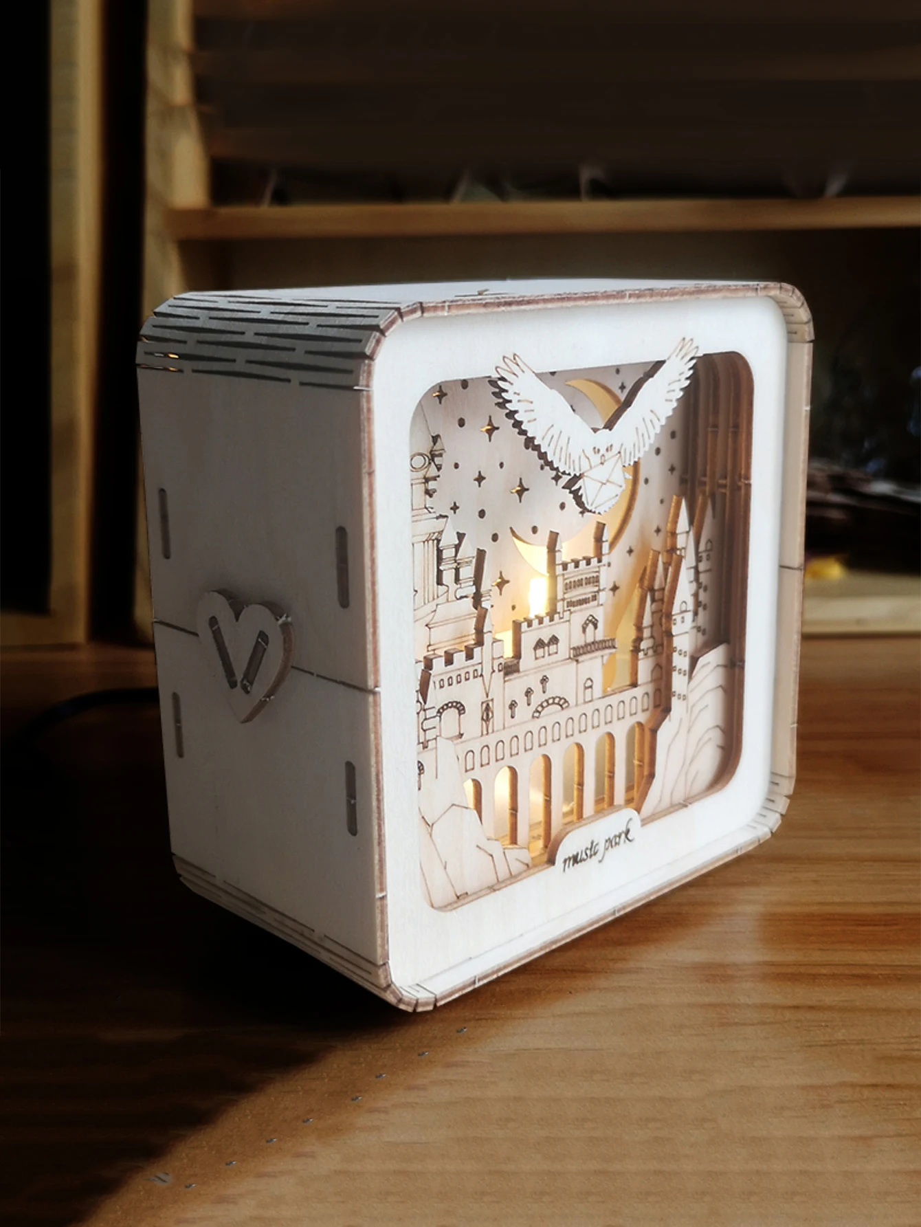 3D 나무 퍼즐 성 모델 키트 야간 조명 책상 장식 여성을위한 생일 크리스마스 선물