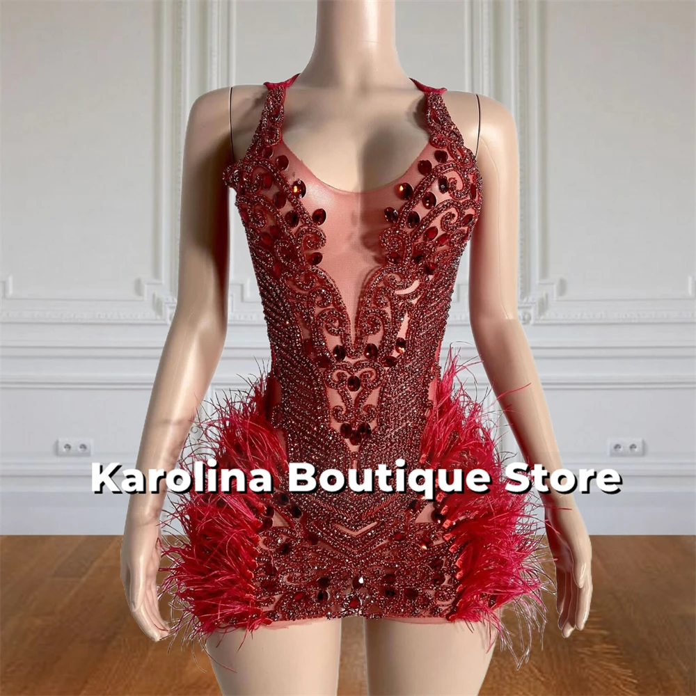 

Платье для выпускного вечера с юбкой годе, круглым вырезом и страусиными перьями