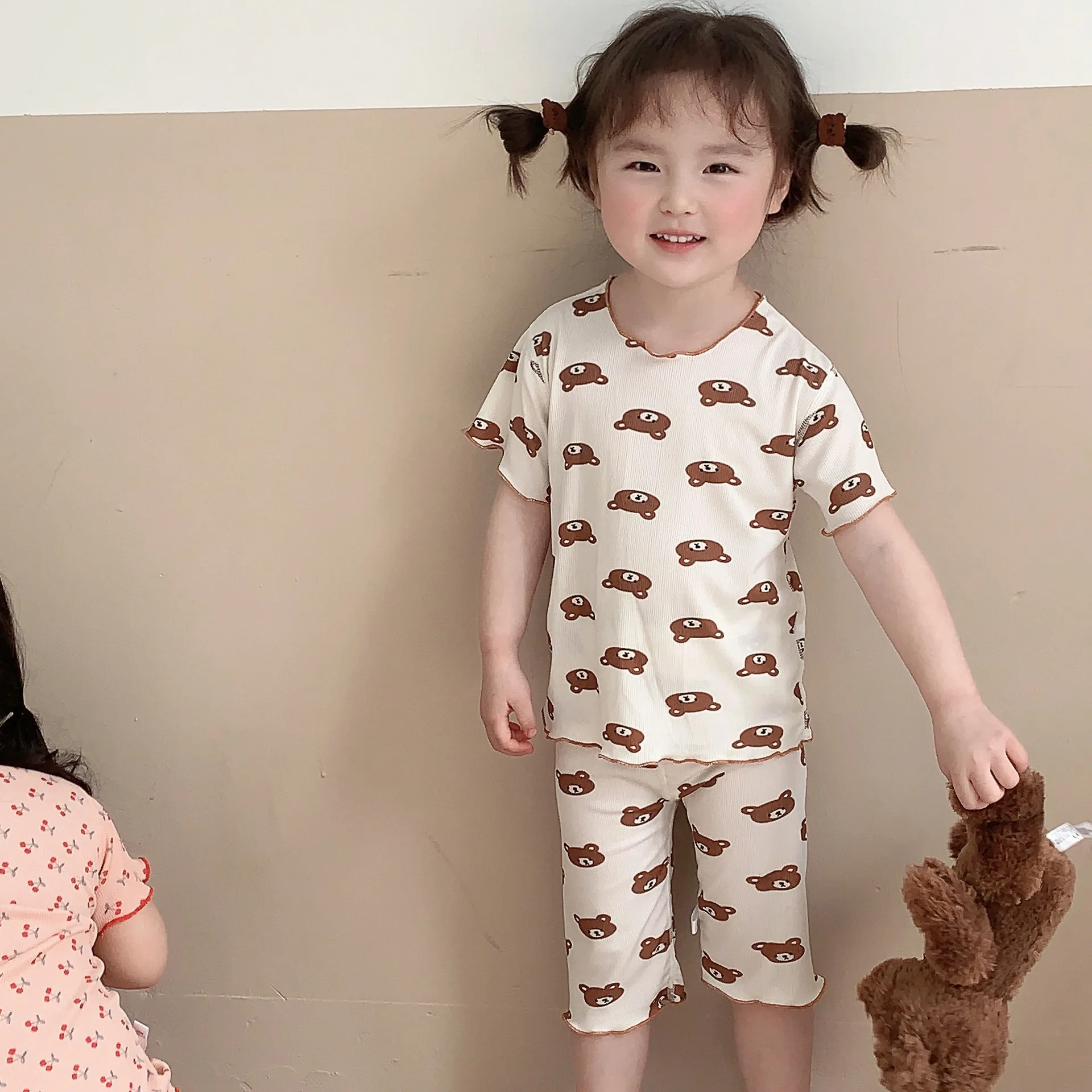 Conjuntos de pijamas de verano para niños pequeños, ropa de casa con estampado, trajes de marca informales, camisetas de manga corta florales