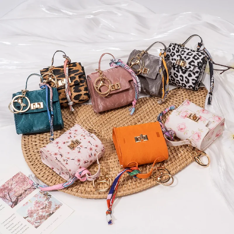 Women High End Light Luxury Bag Charms Portable Mini Keychain Pendants Elegant Silk Scarf Bracelet Fashion Exquisite Coin Purse