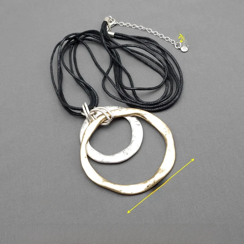 

Faionable Long Leather Rope Nelace Jewelry Clasp Chain Alloy Pendant Geometric Pattern for Women Crossbody Ele