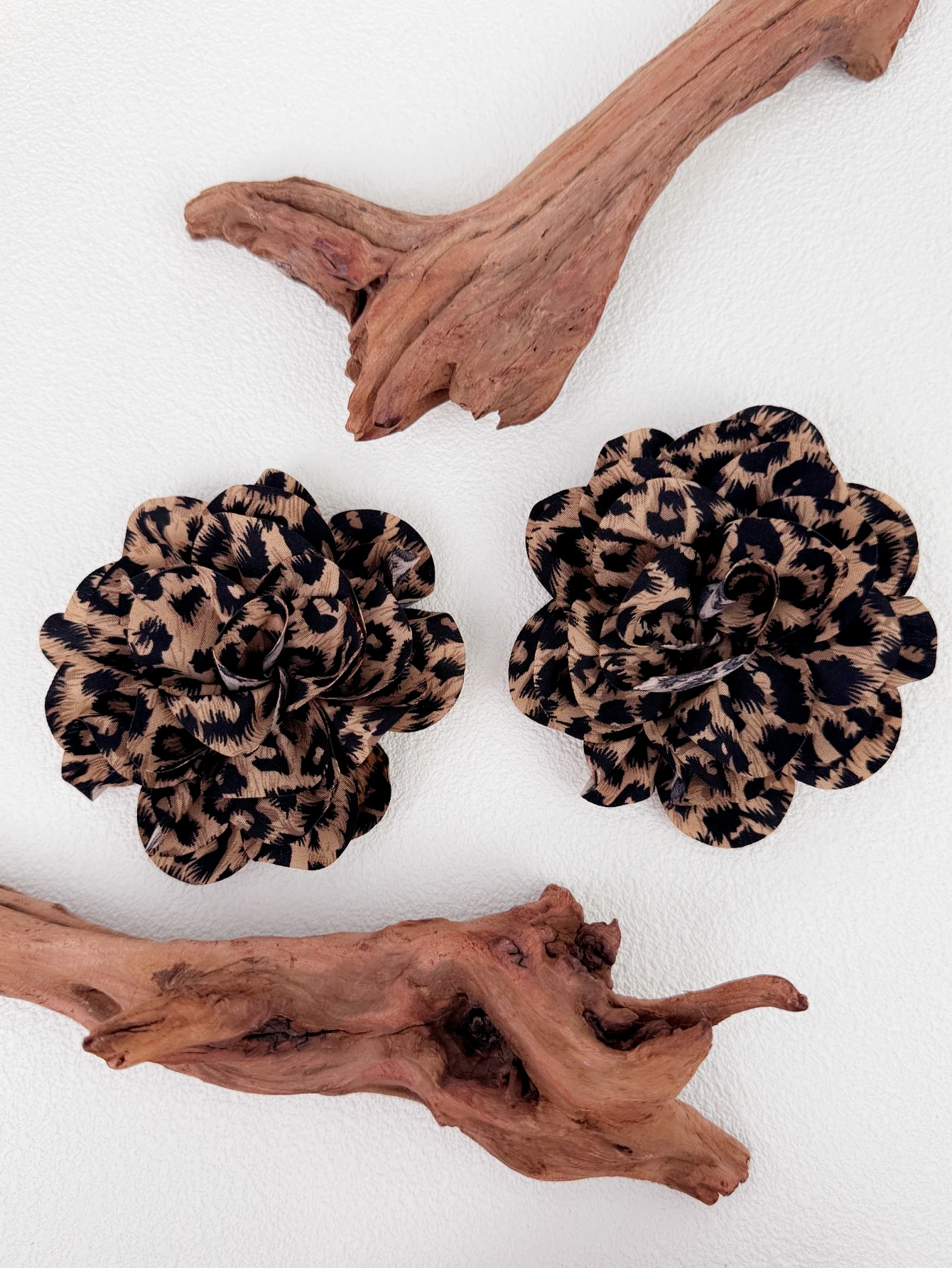 2 fashionable and sexy leopard print flower shoe buckle DIY decorations, suitable for shoes with holes and sandals