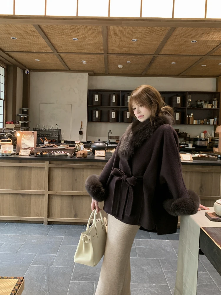 

Двустороннее шерстяное пальто с манжетами и большим меховым воротником от One Vintage Thousand Misses, свободный крой для повседневной носки