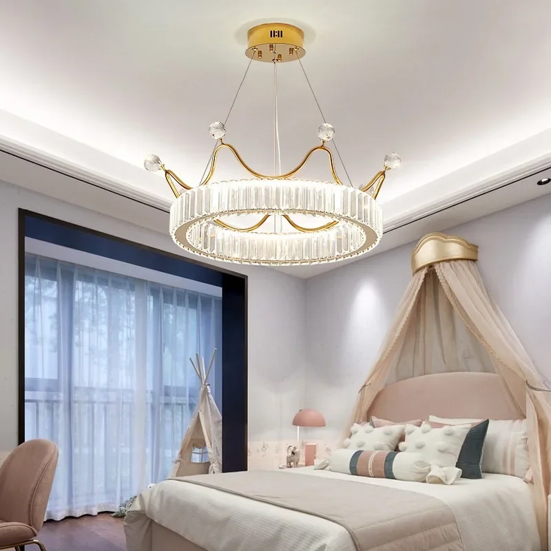 北欧風クリエイティブな高級感のあるクラウンクリスタルシャンデリア、ポストモダンでシンプルな寝室用照明