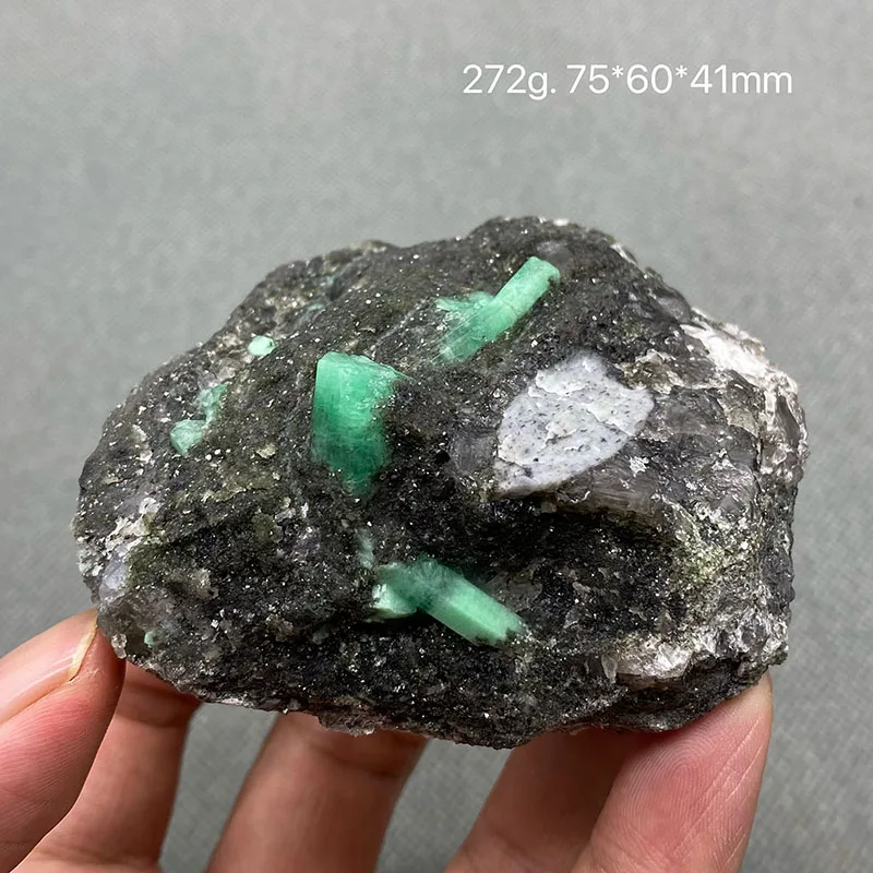 100% Natural green emerald mineral gem-grade crystal specimens stones and crystals quartz crystals