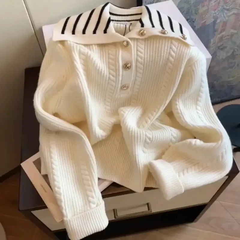 ملابس نسائية أنيقة مخططة بياقة مقلوبة سترات عالية الجودة لخريف وشتاء جديد أنيق بأزرار بلوفرات محبوكة ضيقة