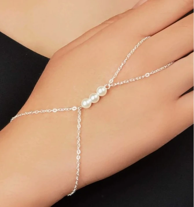 Simple white pearl bracelet, fashionable, cool and simple women mitten bracelet