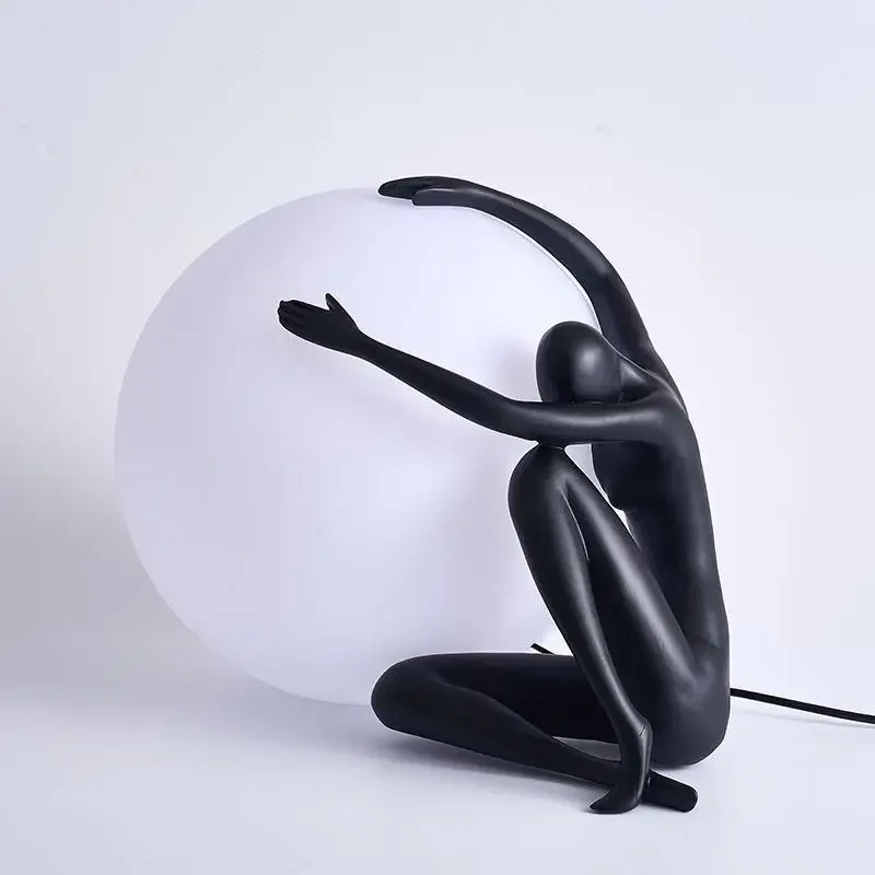 โคมไฟตั้งโต๊ะตกแต่งลายศิลปะร่างกาย สไตล์โมเดิร์นมินิมอล ดีไซน์เนอร์ สำหรับห้องตัวอย่าง ห้องนั่งเล่น ห้องนอน งานเรซิ่นรูปพระจันทร์