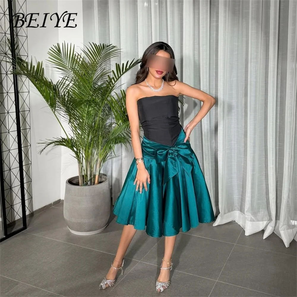 

BEIYE Простое короткое атласное вечернее платье А-силуэта без бретелек с бантом, плиссировкой и открытой спиной, без рукавов, для вечеринок, на заказ