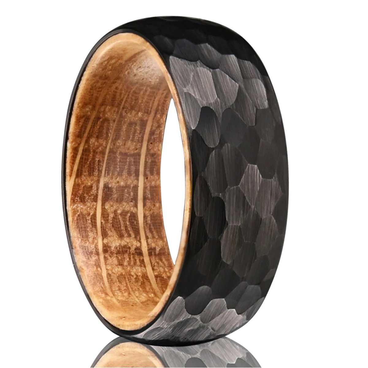 

8mm Black Hammered Whiskey Barrel Ring, Wedding Band Ring for Men, Wooden Tungsten Engagement Ring, Unique Gift for Boyfriend。