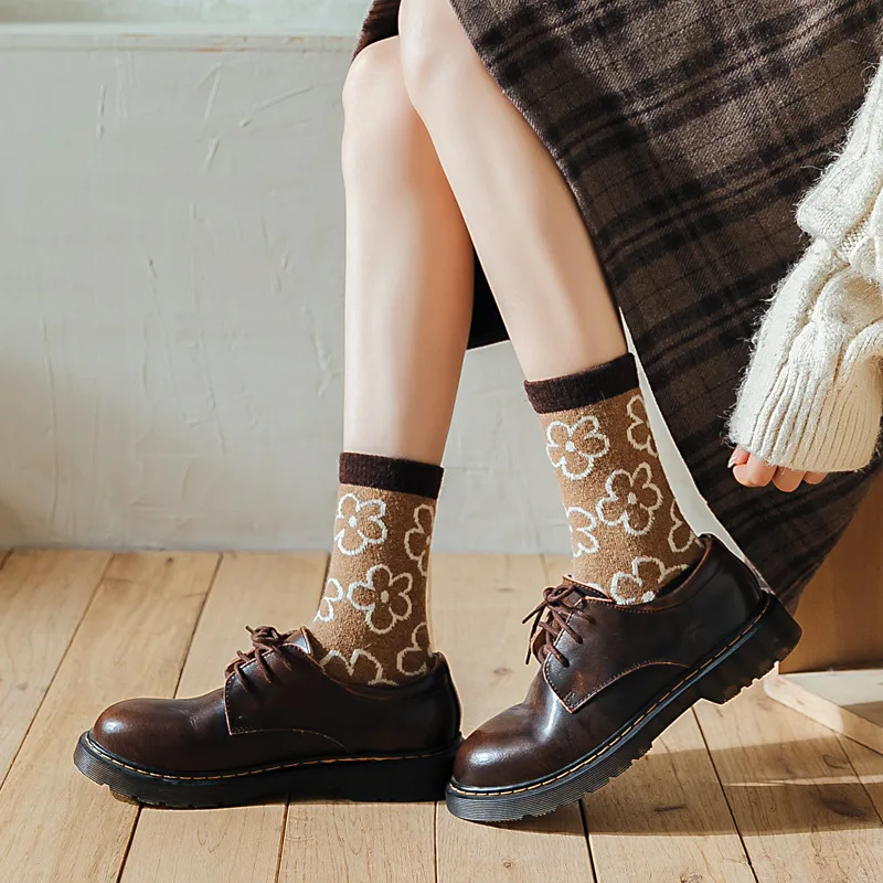 

1 Pairs of Spring Summer Women Is Medium Socks Hose Khaki Vintage Flower Diamond Plaid Stripe Sweet and Comfortable