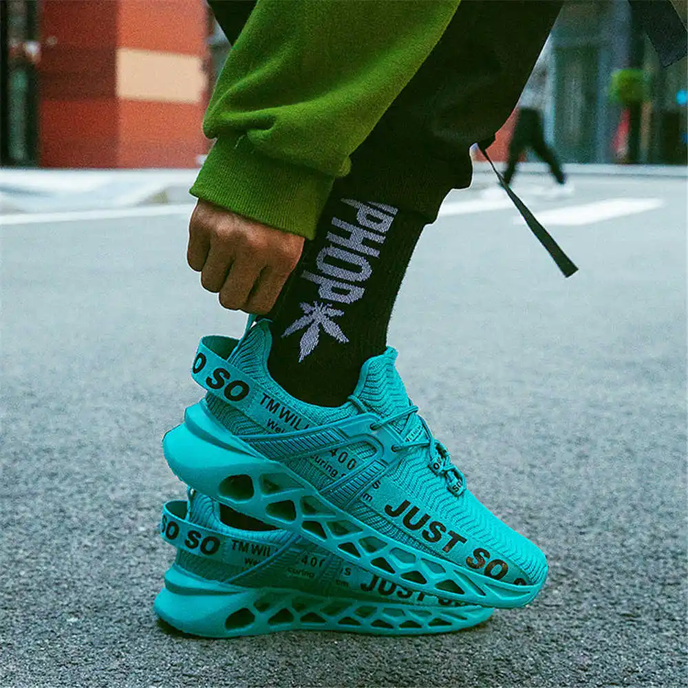 Stivali primaverili gialli di grandi dimensioni Scarpe da ginnastica grigie intrecciate Scarpe comode da uomo Sport insolito Marchio di lusso fresco