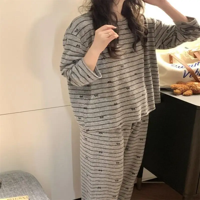 Nowy Zestaw Piżam Damskich Piżama Damska Motyl Ciepłe Zimowe Piżamy Damskie Modne Ubrania Domowe, Piżamy Uroczy i Miękki Zestaw Piżam