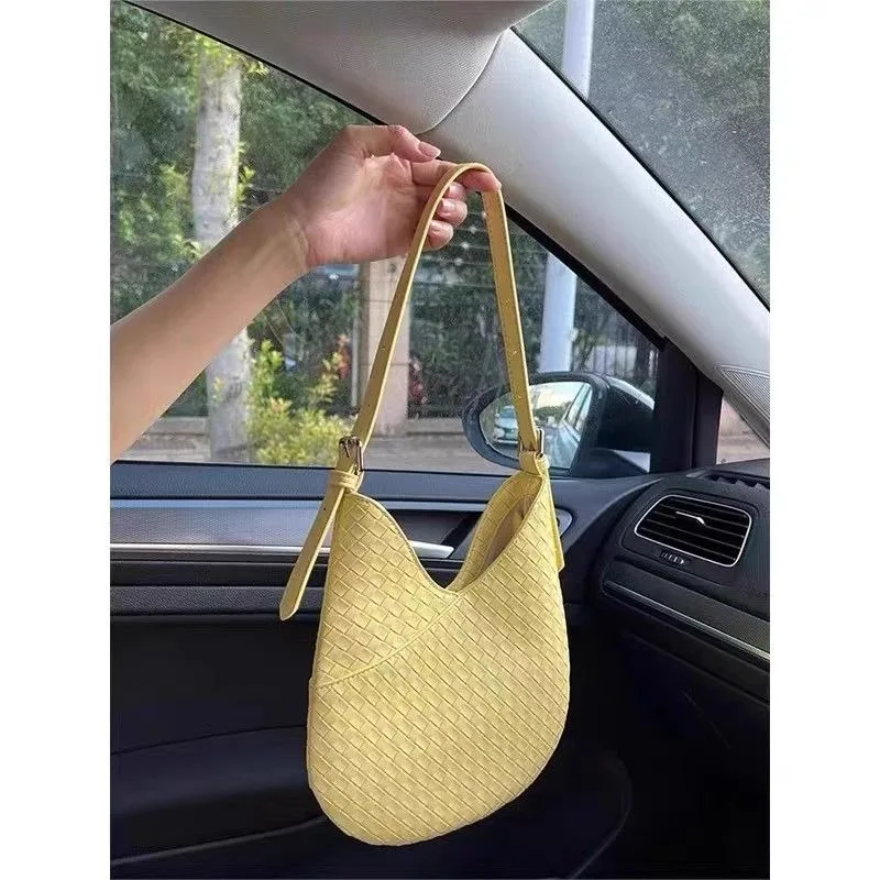 Advanced Underarm Handbag 2024 New Simple Large Capacity Fallow Knit Shoulder Bag Bucket Bag Minority New Wave