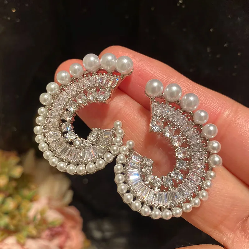 

Super Shiny Letter C Silver Needle Pearl Zircon Earrings Women's Fashion Elegant Senior Wave Tassel Stud Earrings Jewelry Gift