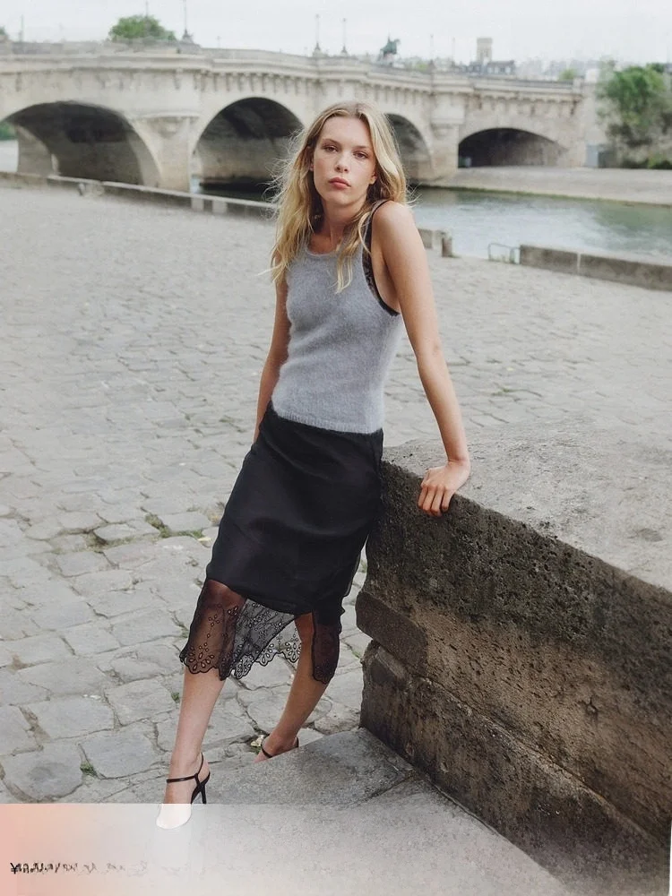 

H&M Women's Faionable round Ne Knitted Vest Spring Season Blend of Camere Soft Medium Nylon Wool Spandex Regular Fit