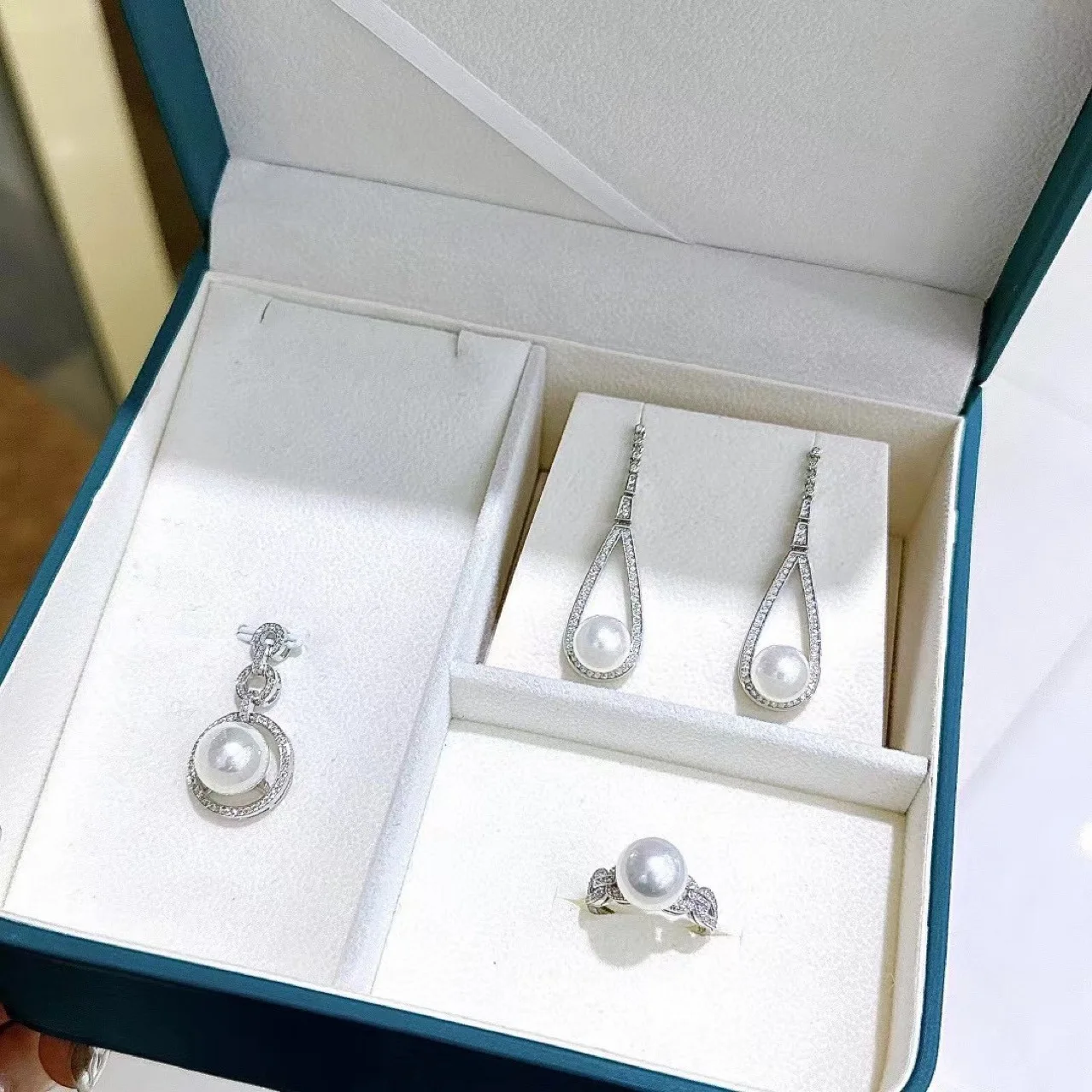 

Fashionable and versatile white pearl earrings, open ring pendant necklace, AAAAA9-10mm 18 inch natural pearl set, 925s