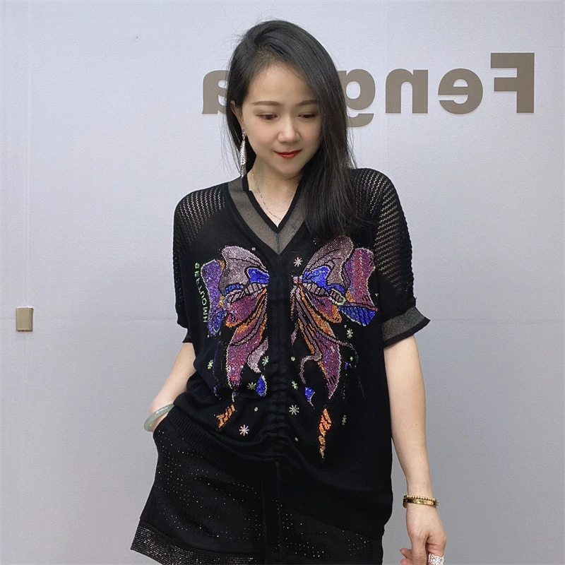 

2024 New Spring Summer Women Knitted Shirts Shiny Hot Drilling V-neck Pullover Top High Stretch Hollow Out Short Sleeve T-shirt