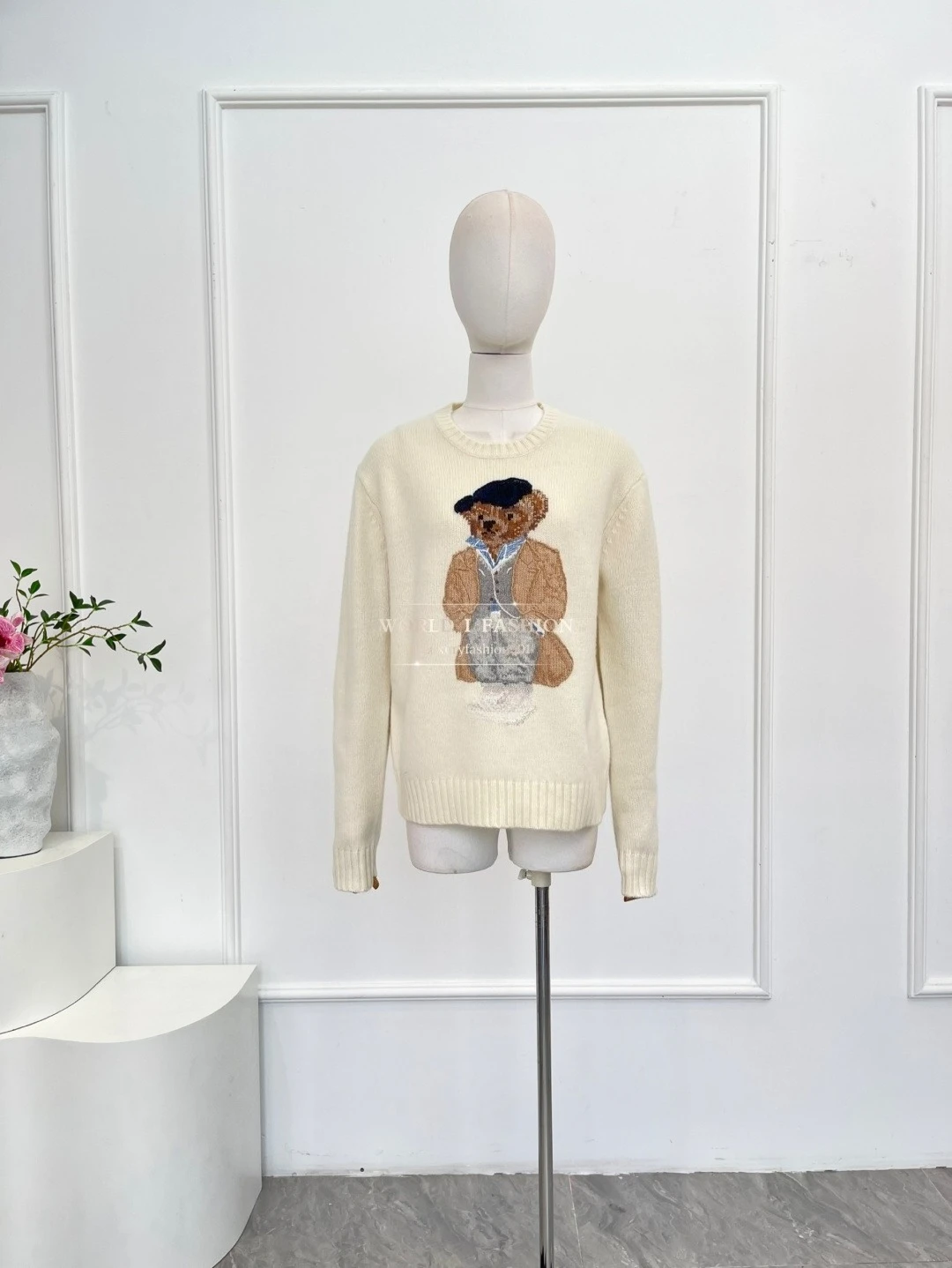 

2025 New Autumn Winter White/Navy Blue Bear Print Long Sleeve Sweater Pullover Tops High Quality Wool&Cashmere