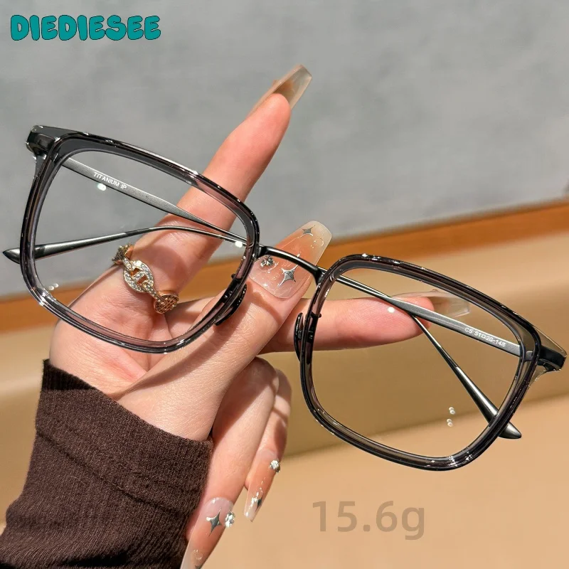 

DIEDIESEE Ultra Light Pure Titanium Myopia Eyeglass Frame With Gentle Temperament Optical Prescription Eyeglass Frame A-32011