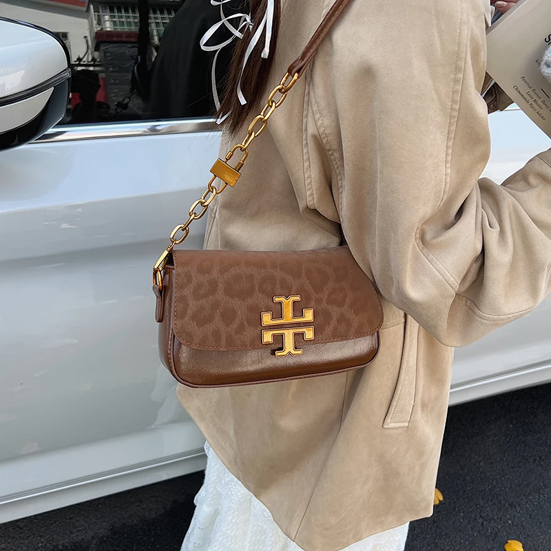 

Cute Women's Handbag Compact Adorable Design Soft Material Zipper Closure Perfect for Errands Dates Concerts Trendy