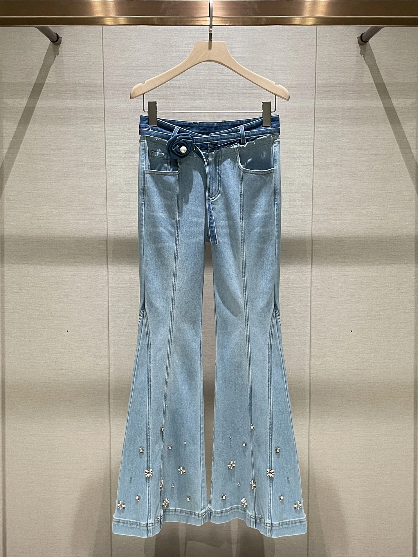 

Slim Fit Blue Jeans Women's Summer Design Sensation Embellied Flower Flared Casual Long Pants High Waist Button Closure