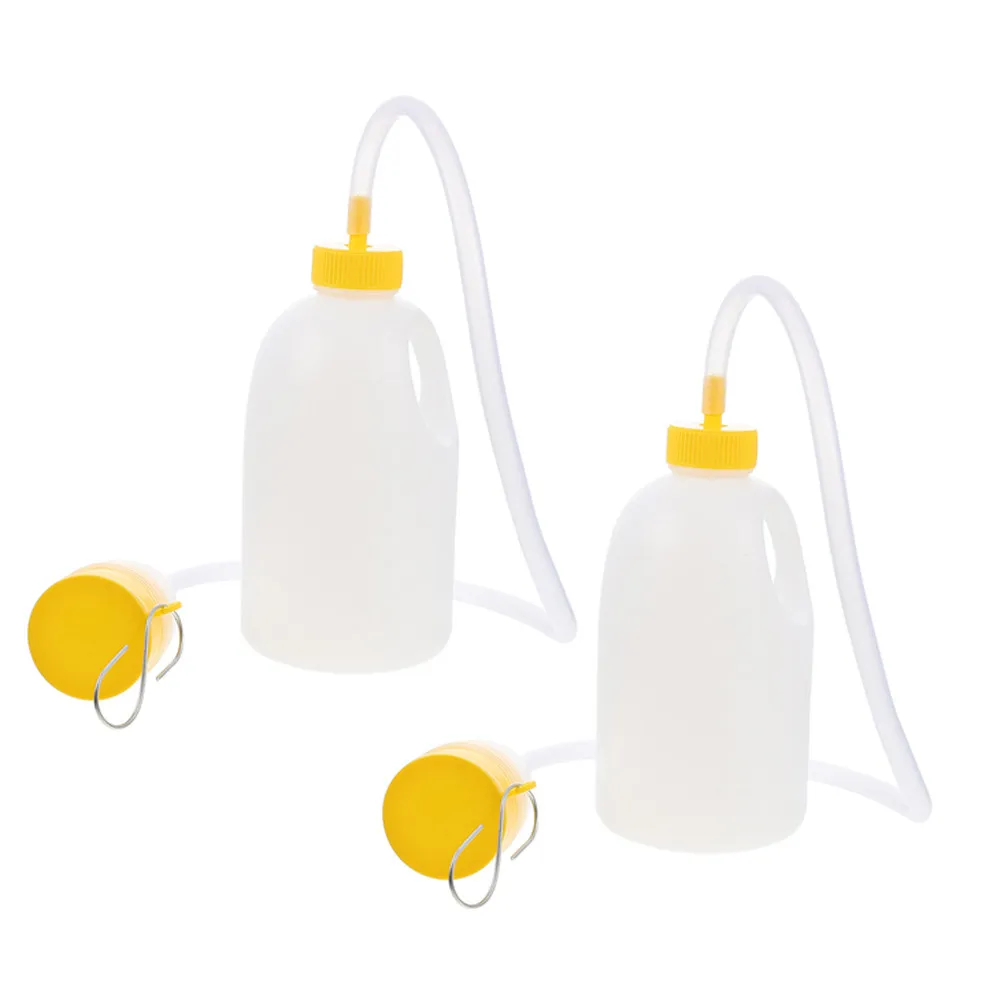

2Pcs Portable Urinal Bottle for Men Spill Proof Lid Extended Tube Easy to Clean Large Capacity Elderly Urinals Home Hospital Use