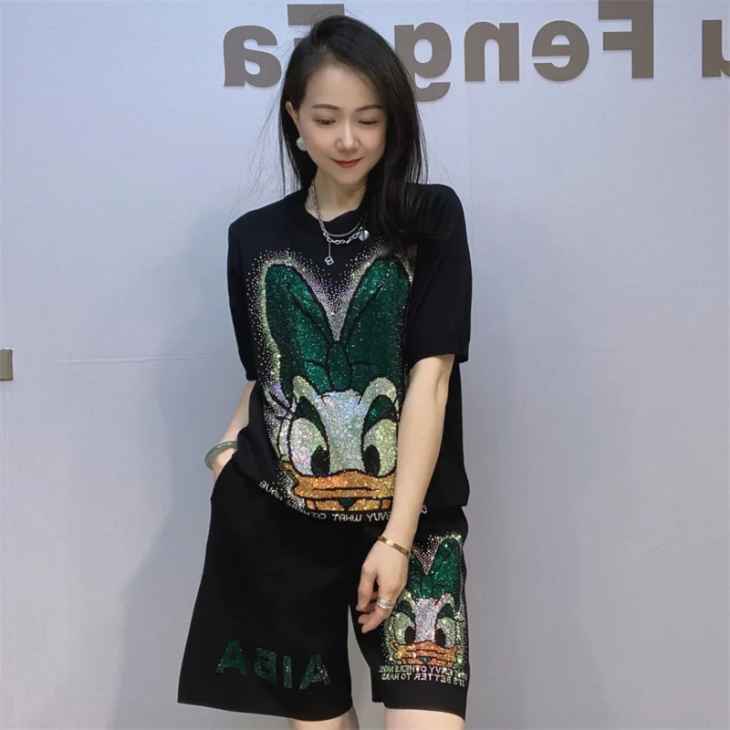 

Disney Cartoon Daisy Short Sleeved Shorts Diamond Set Knitted Set For Women Summer 2025 New Trendy Versatile Loose Two Piece Set