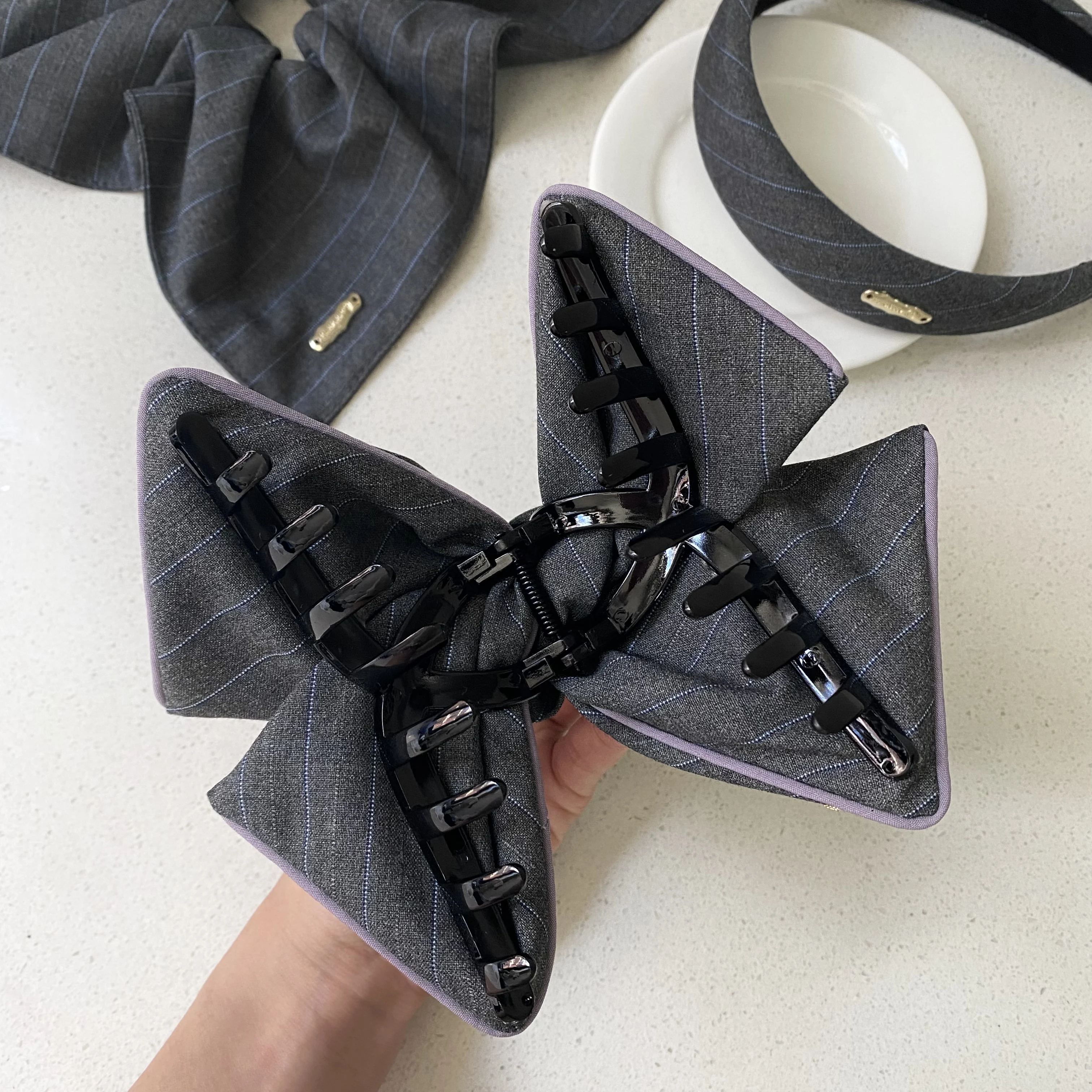 1-teiliges grau gestreiftes Haar-Accessoire-Set, elegantes Stirnband und Haargummis, stilvolle Haardekoration für Frauen – Detail 6