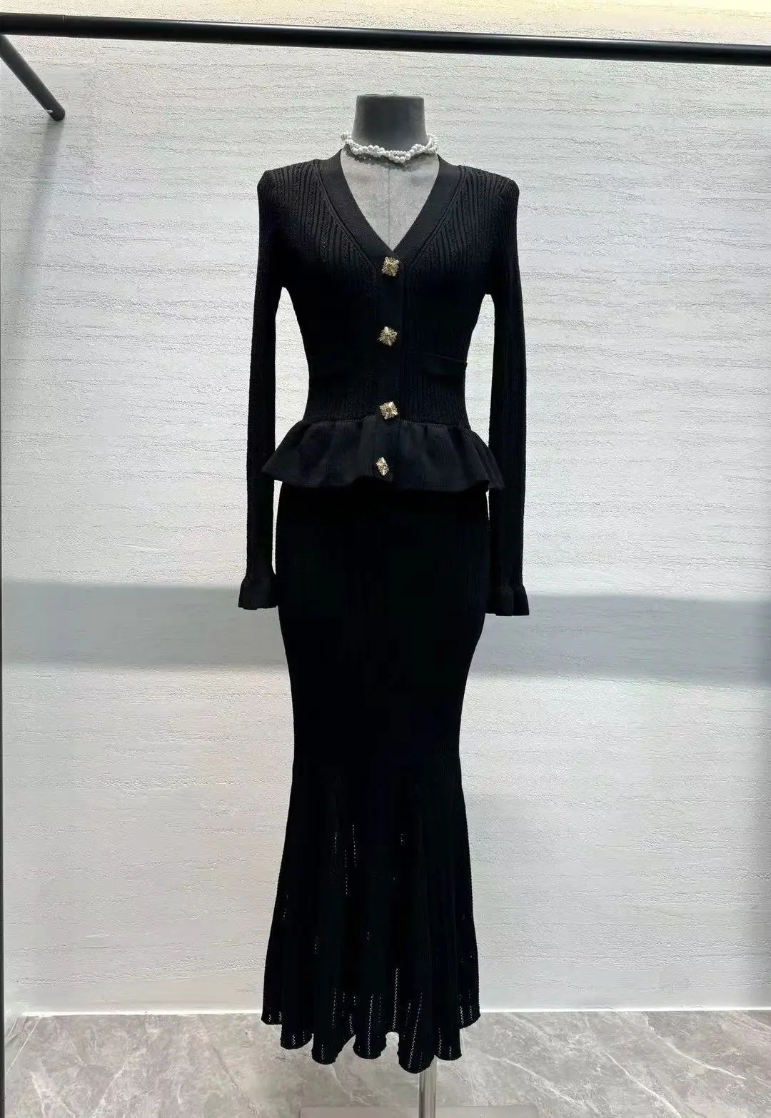 

Black Long Sleeve V Neck Wasp Waist Midi Dress