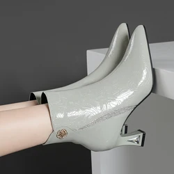 Elegant high-heeled fashion boots with simple pointed tips