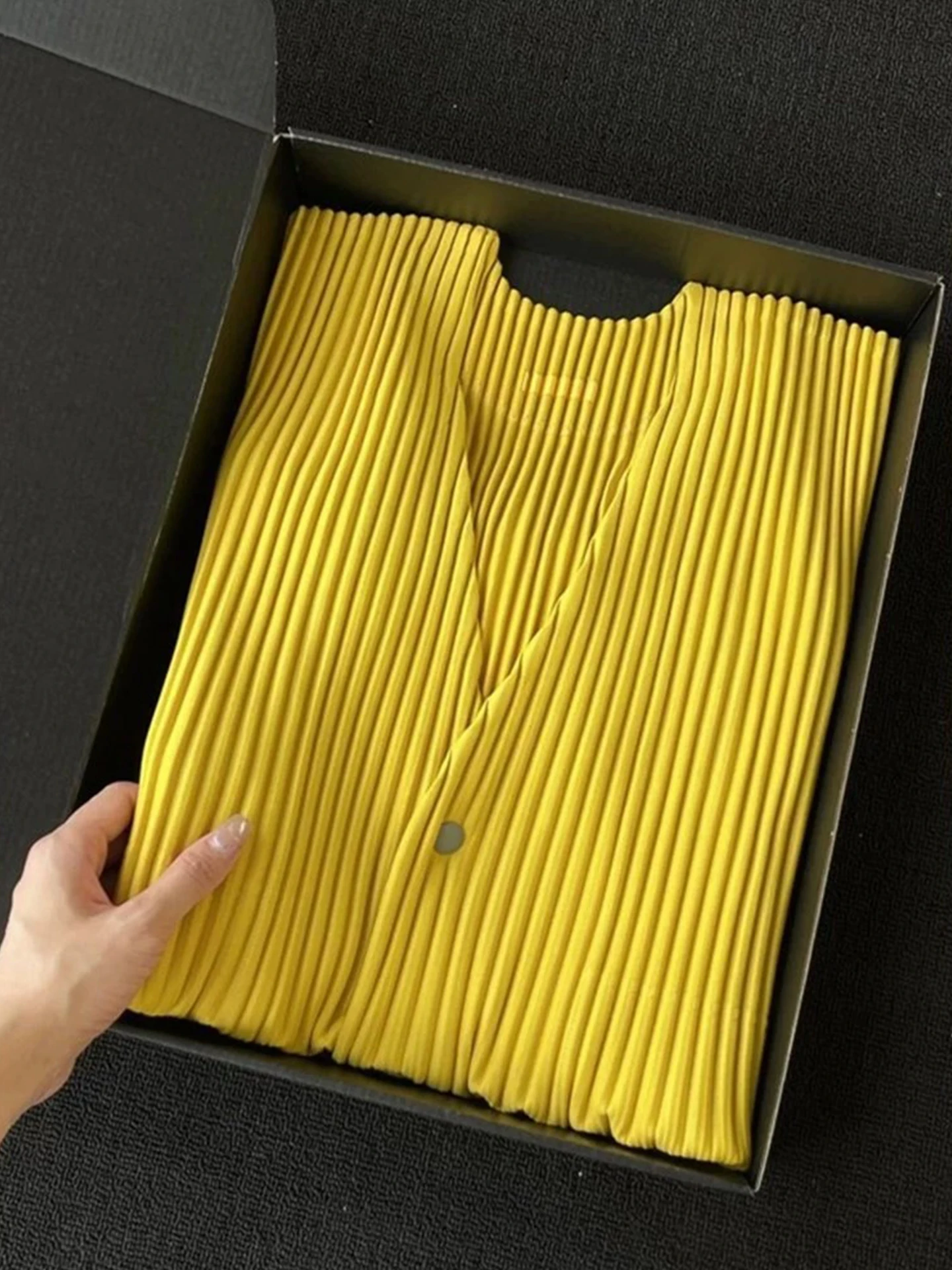 

Ele V-Ne Knitwear ort Sve Women's irt Single Button Summer New Sle Korean Version Straight Cut Silk Top