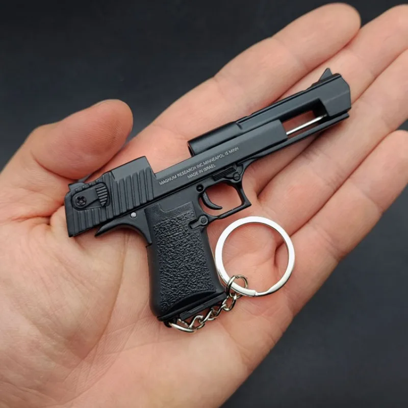 Mini Desert Eagle Toy Guns Arms, Liga preta Chaveiro Pistola, Metal Model Pistolas, PUBG Decoração Toy, 1:3