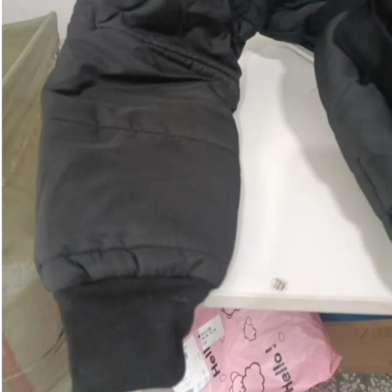 سترة قطنية عصرية جديدة لخريف وشتاء الراقية ذات ملمس جيد للغاية ورائحة صغيرة ملابس قطنية سوداء