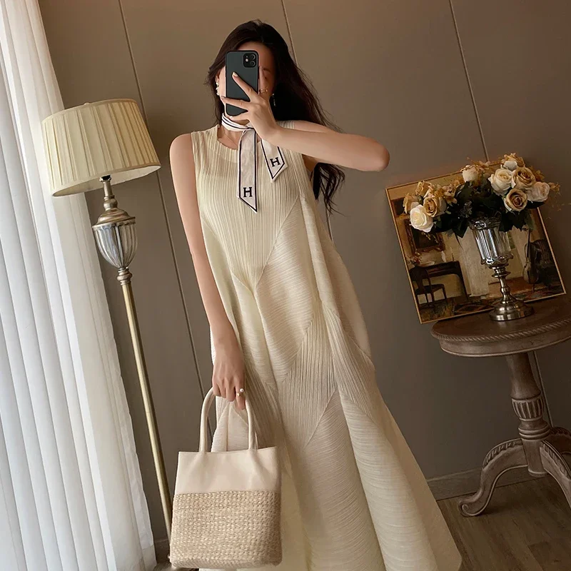 Miyake Style Women's Summer Folding Seaside Holiday High-quality Temperament Foreign Long White Sling Dress 2024 New