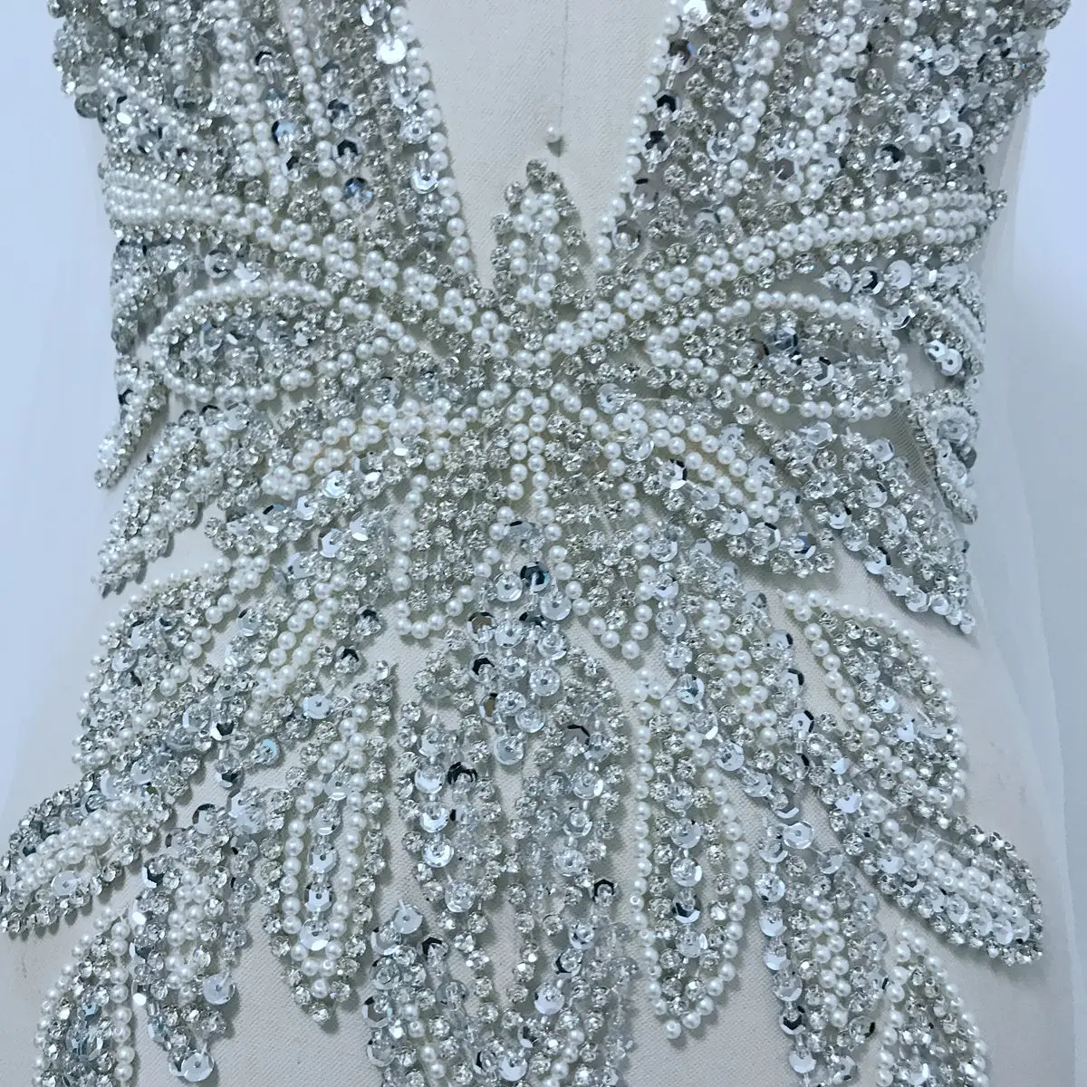 Luxury Beading Mesh Pearls Crystal Deep V Neck Evening Dress Fabrics Cocktail Dress Accessories