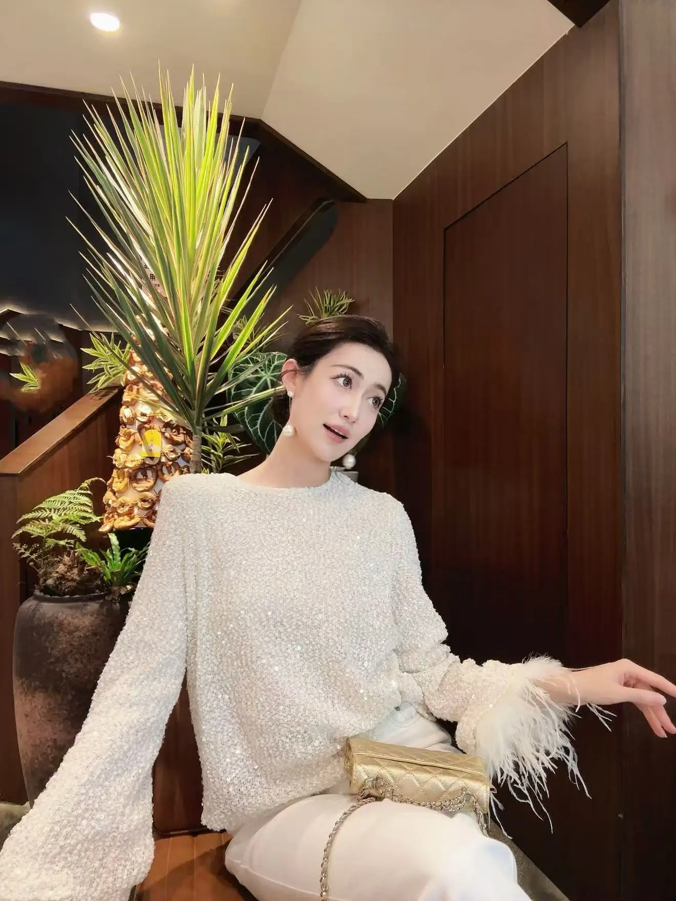 

Модный топ с дизайном из страусиных перьев, высококачественный, J·Y, к 25-летию, новинка, теплый, из нейлоновой смеси, с длинными рукавами, Sw...