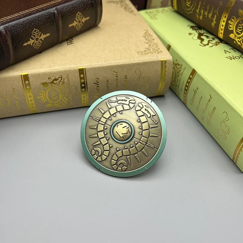 7cm Traveler's Shield Metal Gear Model LoZ Japanese Game Replica Link 1:6 Action Figure Accessory Collectible Decoration Toy Boy