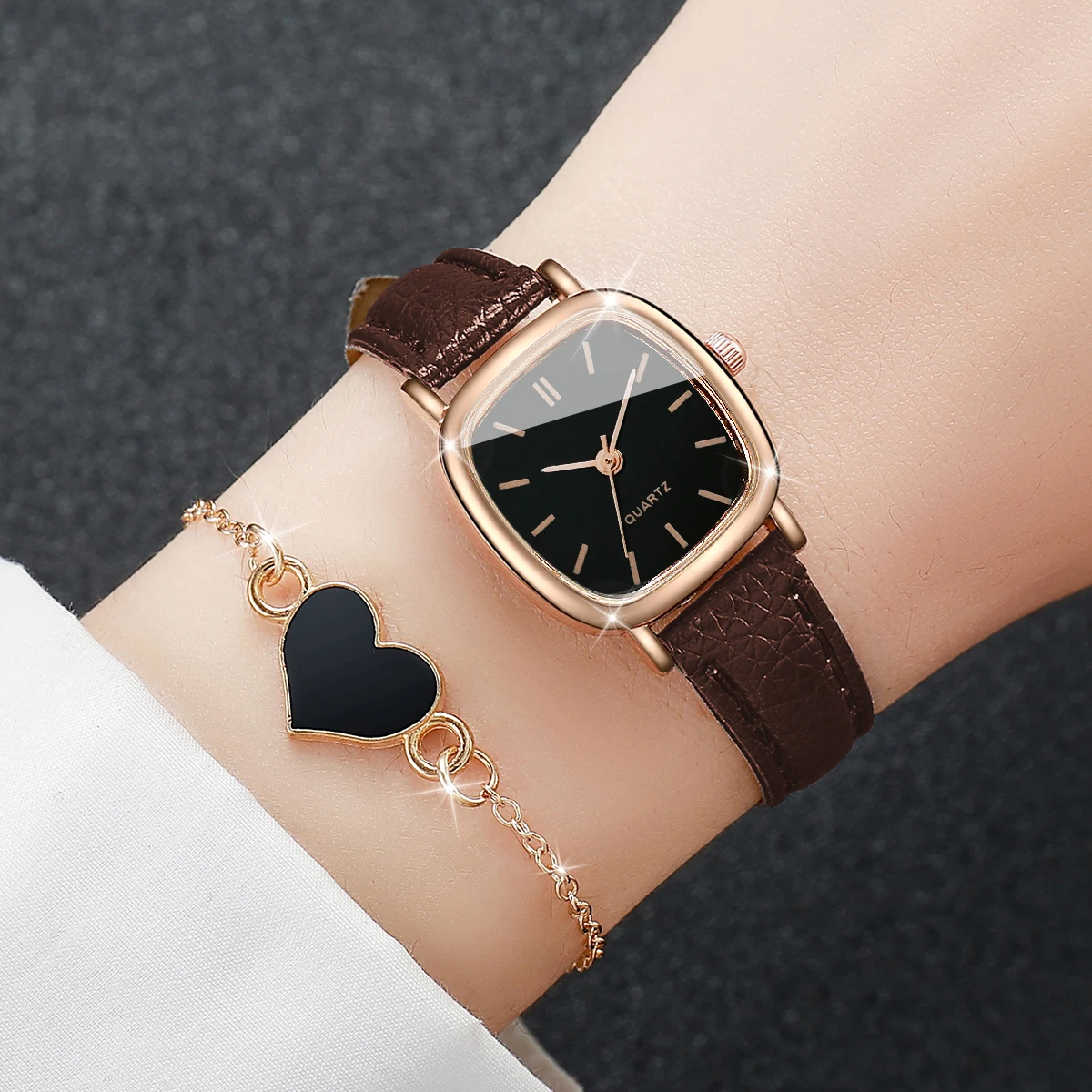 2PCS/Set Fashion Square Women Watch Leather Band Quartz Watches Heart Bracelet Set