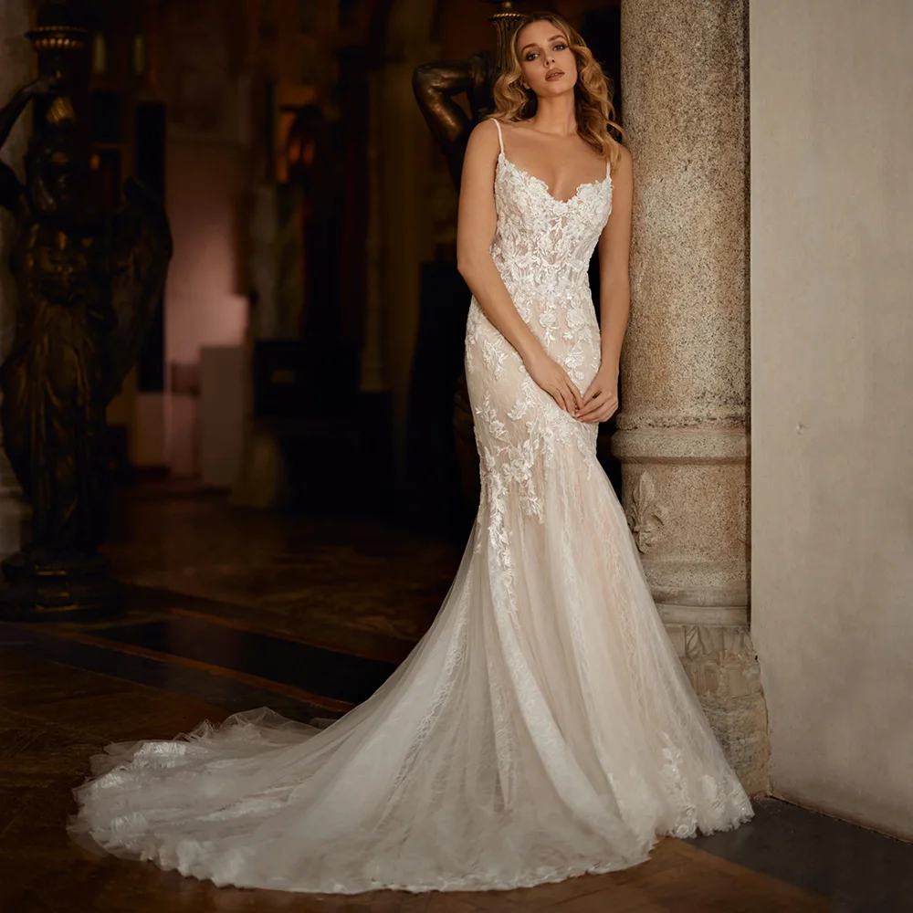 ชุดเดรสเมอร์เมดที่กําหนดเองเซ็กซี่ V คอสายสปาเก็ตตี้ Sequined Applique ลูกไม้ชุดเจ้าสาว Backless Robe De Mariee