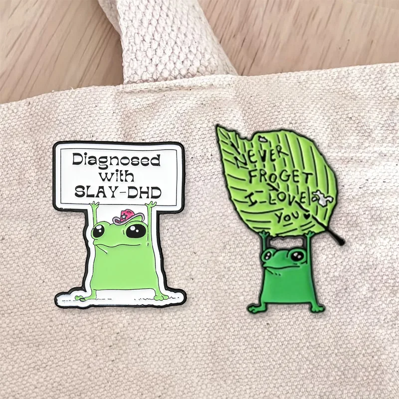 Diagnose: SLAY-DHD, grüner Frosch mit Textaufschrift, Emaille-Abzeichen, humorvolles Zitat, Anstecknadel, Brosche, einzigartiges Accessoire als Geschenk für Freunde. – Detail 3