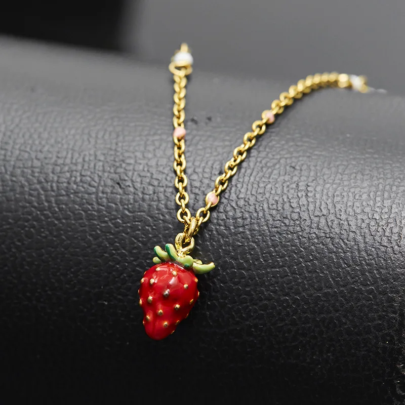 

New Arrival High-end Niche Design Fashion Enamel Glaze 3D Red Strawberry Mini White Flower Pendants Collarbone Necklace Jewelry